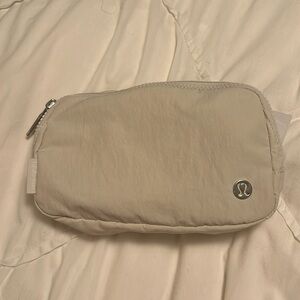 NWT lululemon everywhere belt bag
